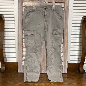 Gap cargo pants. Size 8/29R